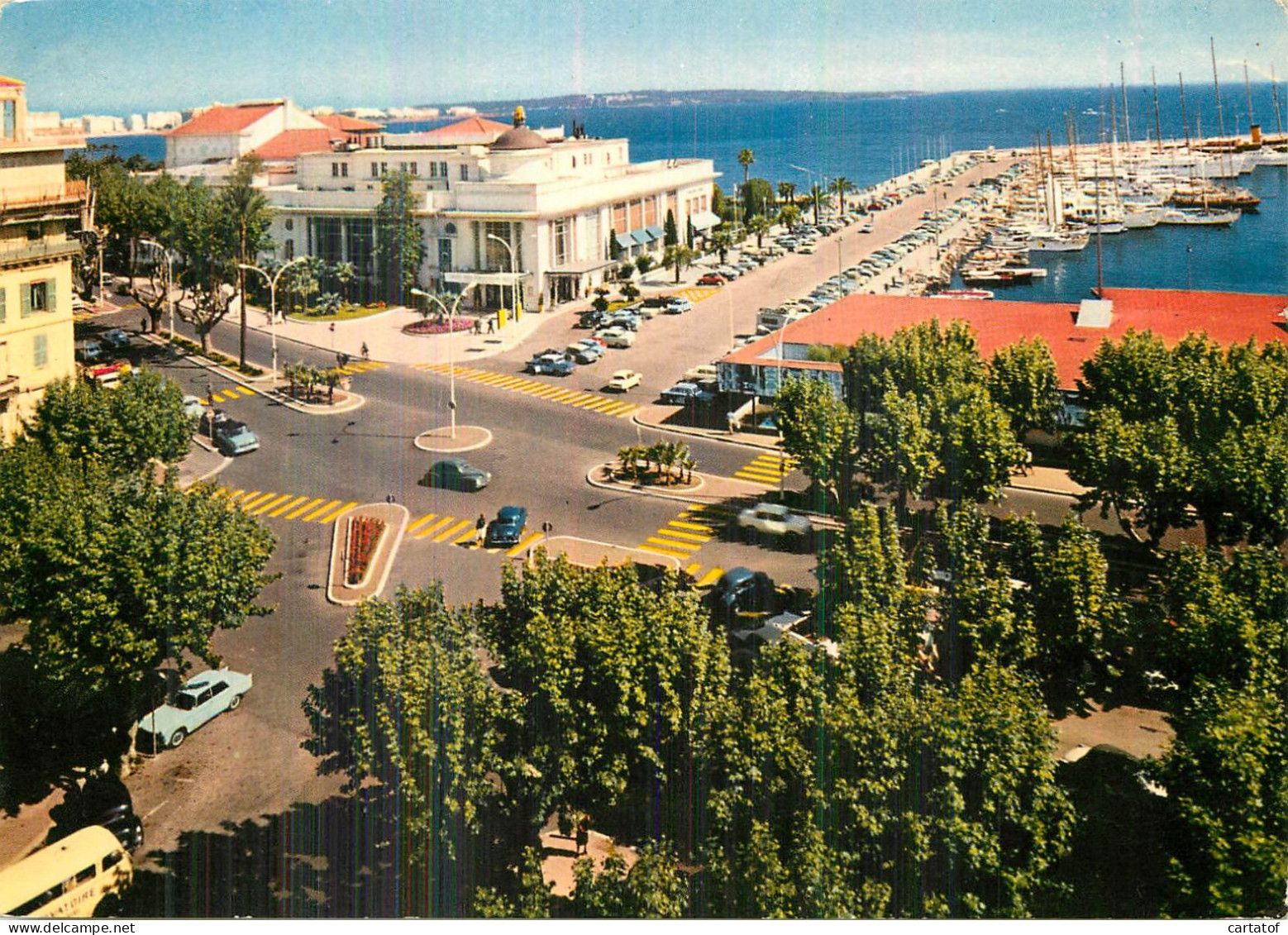 CANNES . Le Casino Municipal Et Un Coin Du Port - Cannes