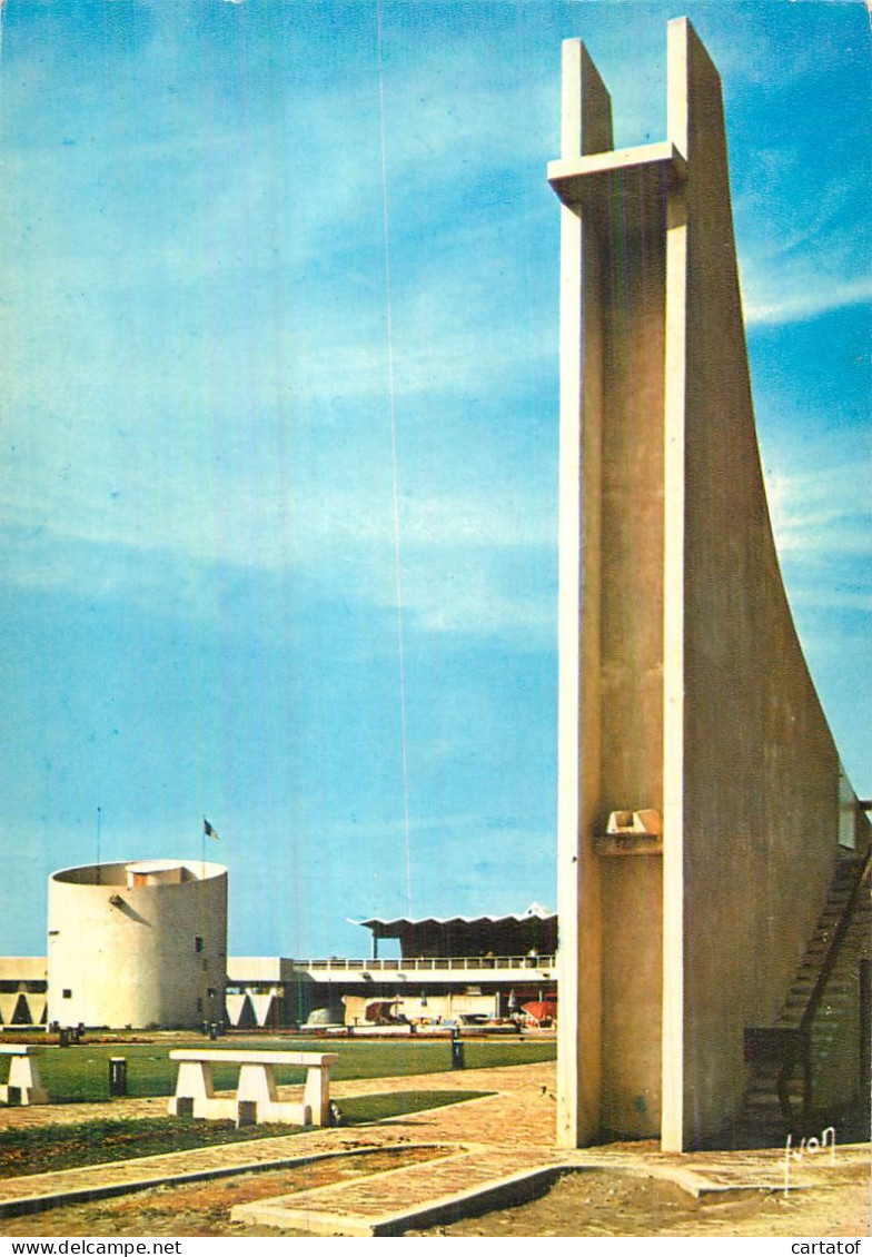 LA GRANDE MOTTE .  Le P Int Zéro Et Ses Jardins Fleuris - Andere & Zonder Classificatie