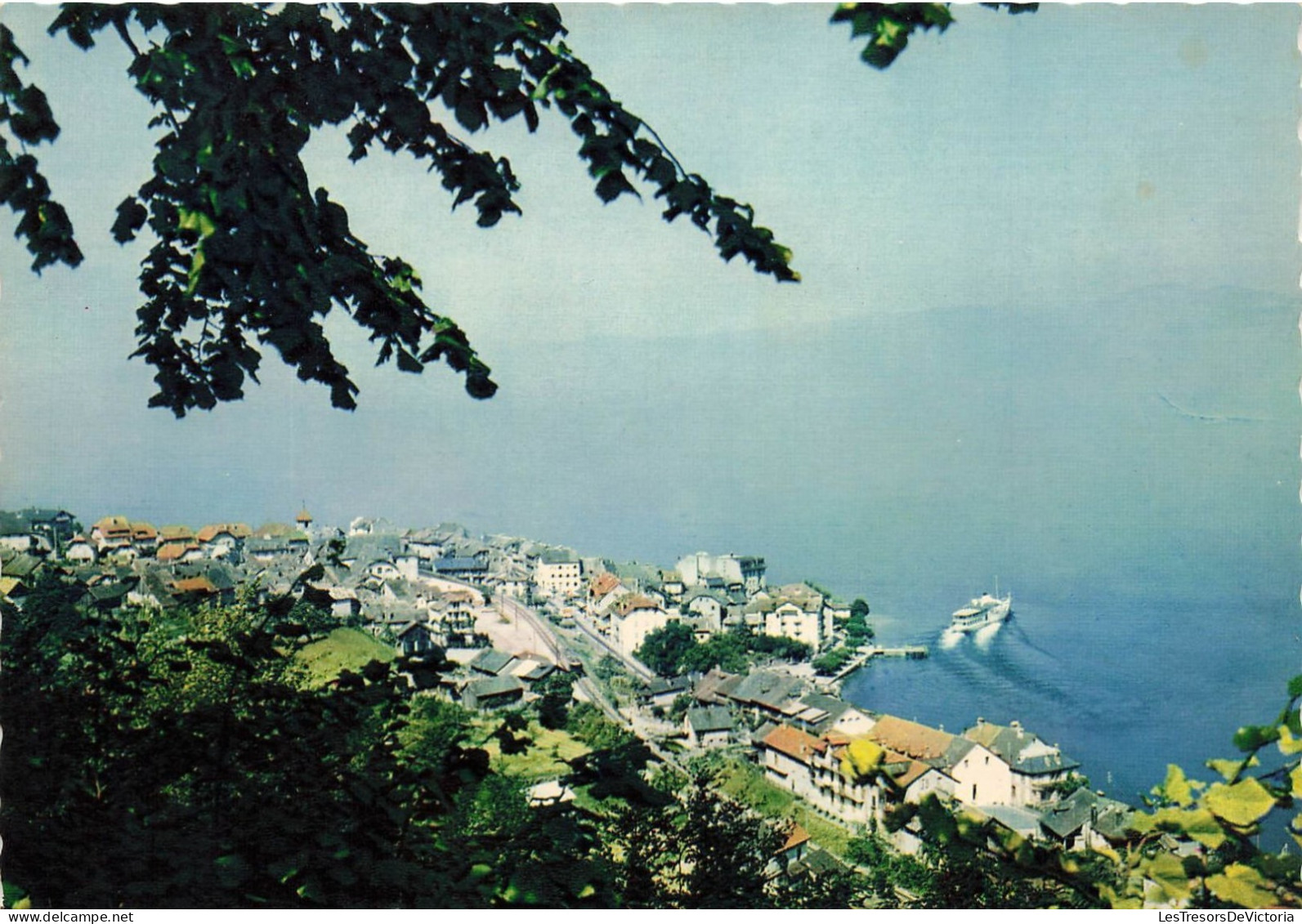 SUISSE - Saint Gingolph - Vue Sur La Mer - Bateau - Une Partie De La Ville - Carte Postale - Saint-Gingolph