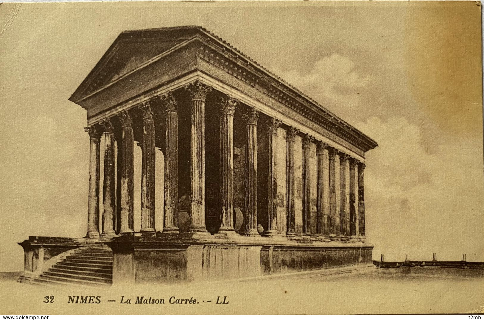 CPA (Gard) NIMES, La Maison Carrée (n° 32) - Nîmes