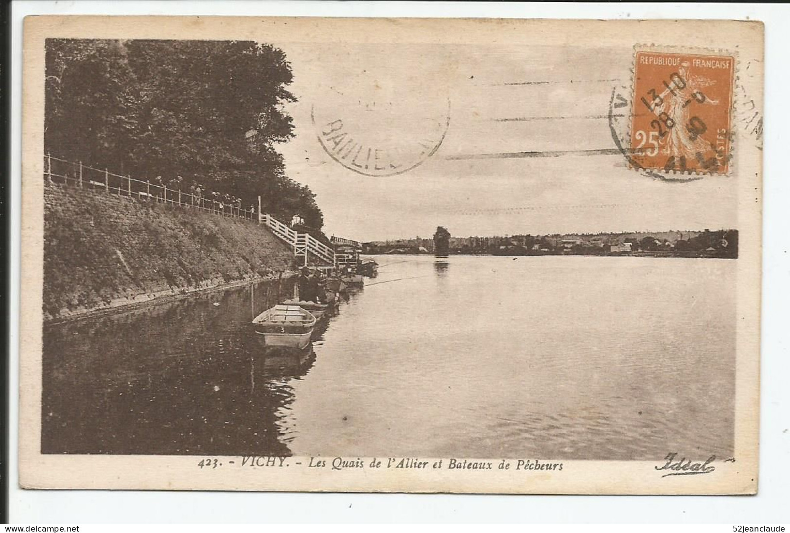 Les Quais De L'Allier Et Bateaux Pêcheurs    1930    N° 423 - Vichy