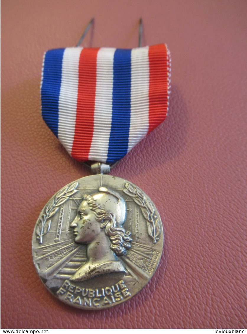 République Française/ Médaille D'Honneur Des Chemins De Fer /Locos Vapeur Et BB/ 1975          MED511 - Frankreich