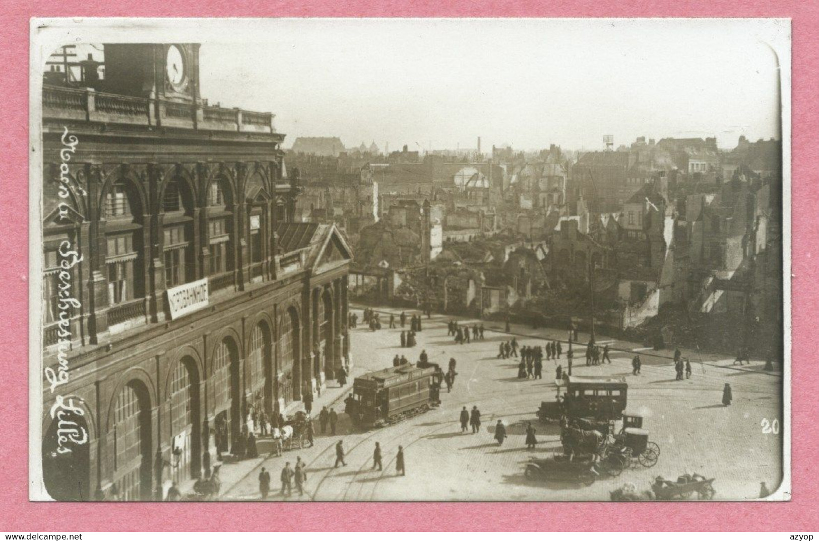 59 - LILLE - Carte Photo Allemande - Devant La Gare - Annimation - Tramway - Ambulance - Guerre 14/18 - Lille