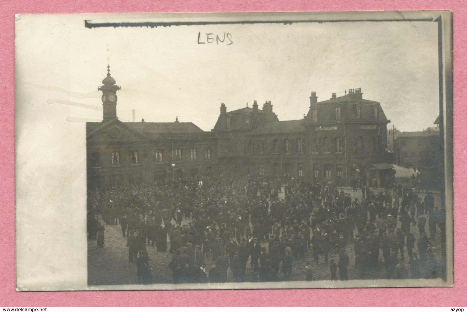 62 - LENS - Carte Photo Allemande - Place - Soldats Allemands - Rassemblement - Guerre 14/18 - Lens