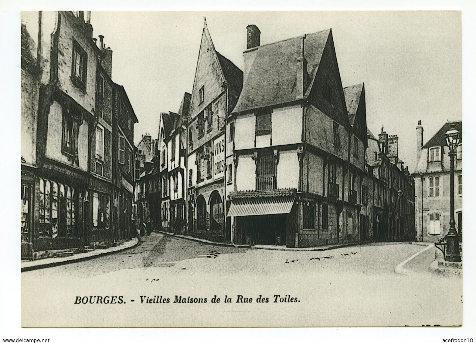 BOURGES - Vieilles Maisons De La Rue Des Toiles - Bourges