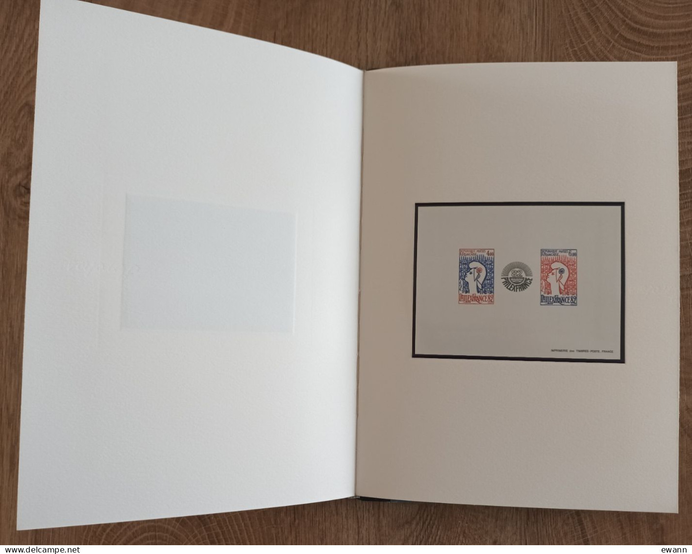 Livre officiel Exposition philatélique PHILEXFRANCE 1982 - Epreuves de luxe / Vignettes