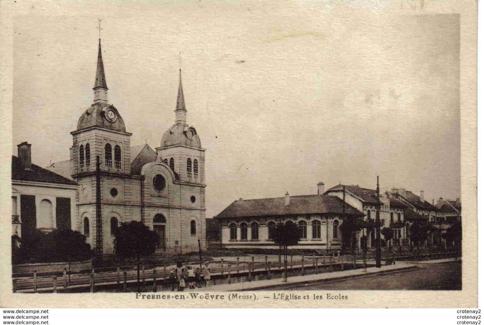 55 FRESNES SUR WOËVRE Vers Verdun L'Eglise Et Les écoles Enfants En 1921 - Verdun