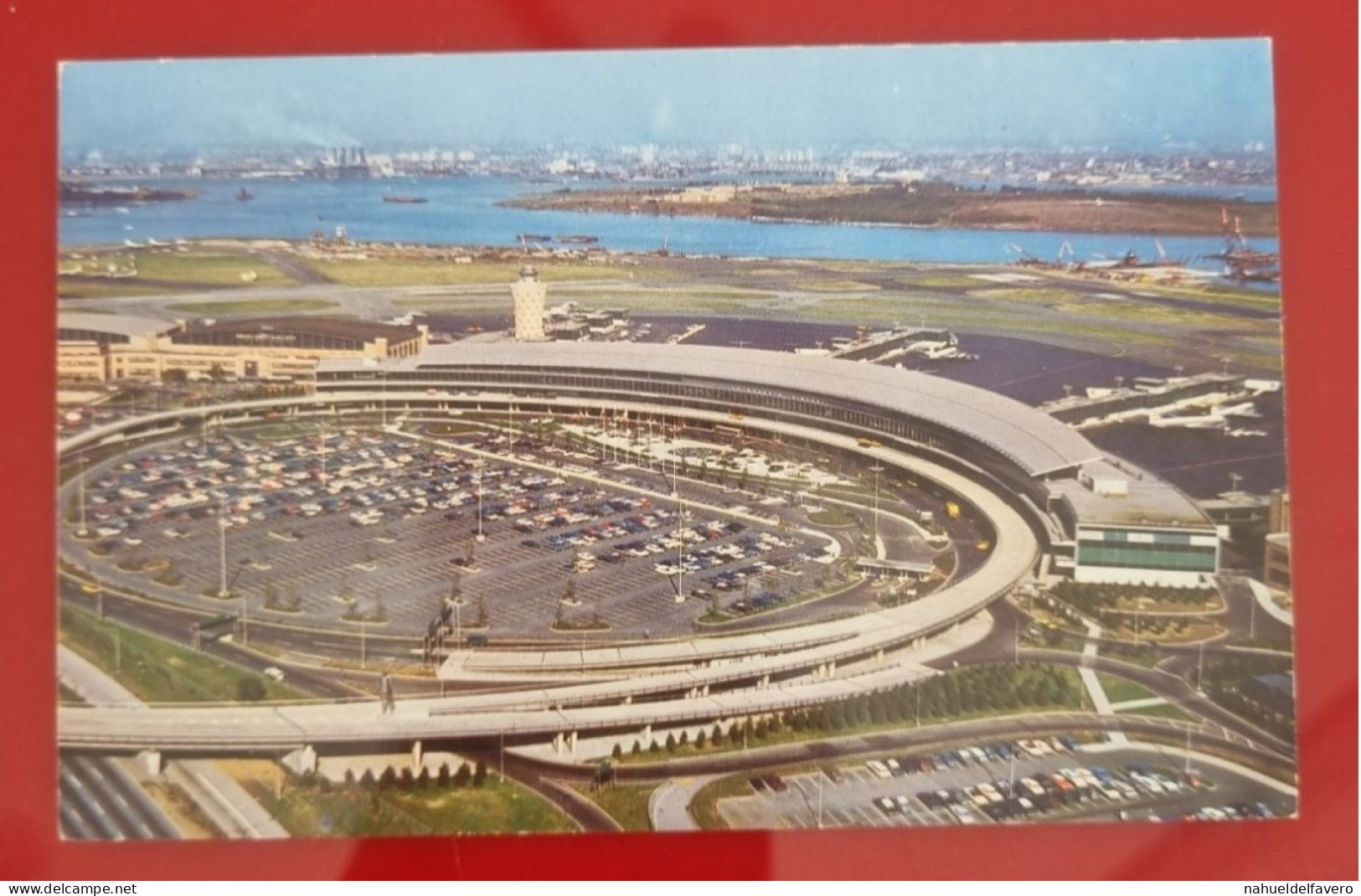 Uncirculated Postcard - USA - NY, NEW YORK CITY - ARRIVAL BUILDING, LAGUARDIA AIRPORT - Luchthavens