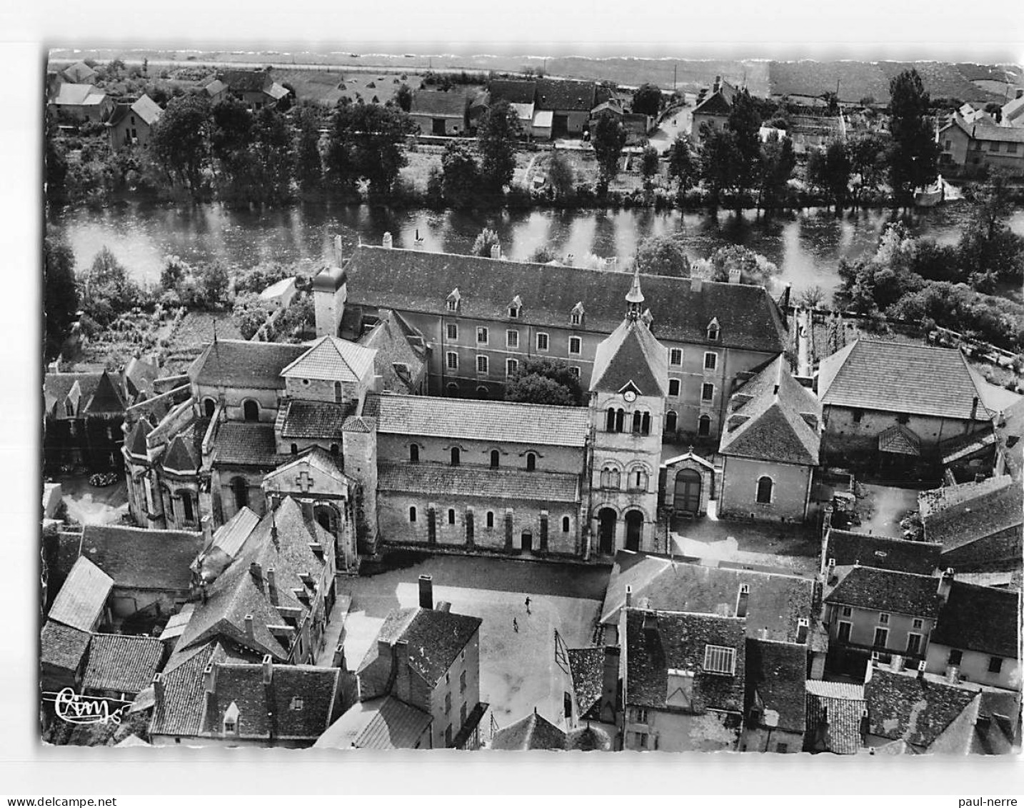 EBREUIL : Vue Aérienne De L'Eglise Et De L'Hôpital - Très Bon état - Other & Unclassified