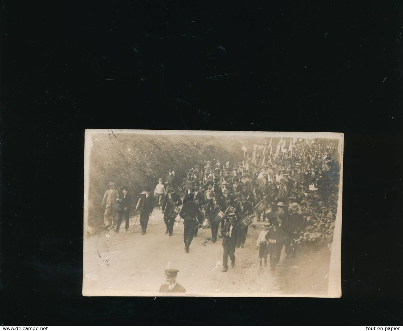 CPA  Fanfare Défilé Militaire  Société Historique Régionale Villers Cotterets - Régiments