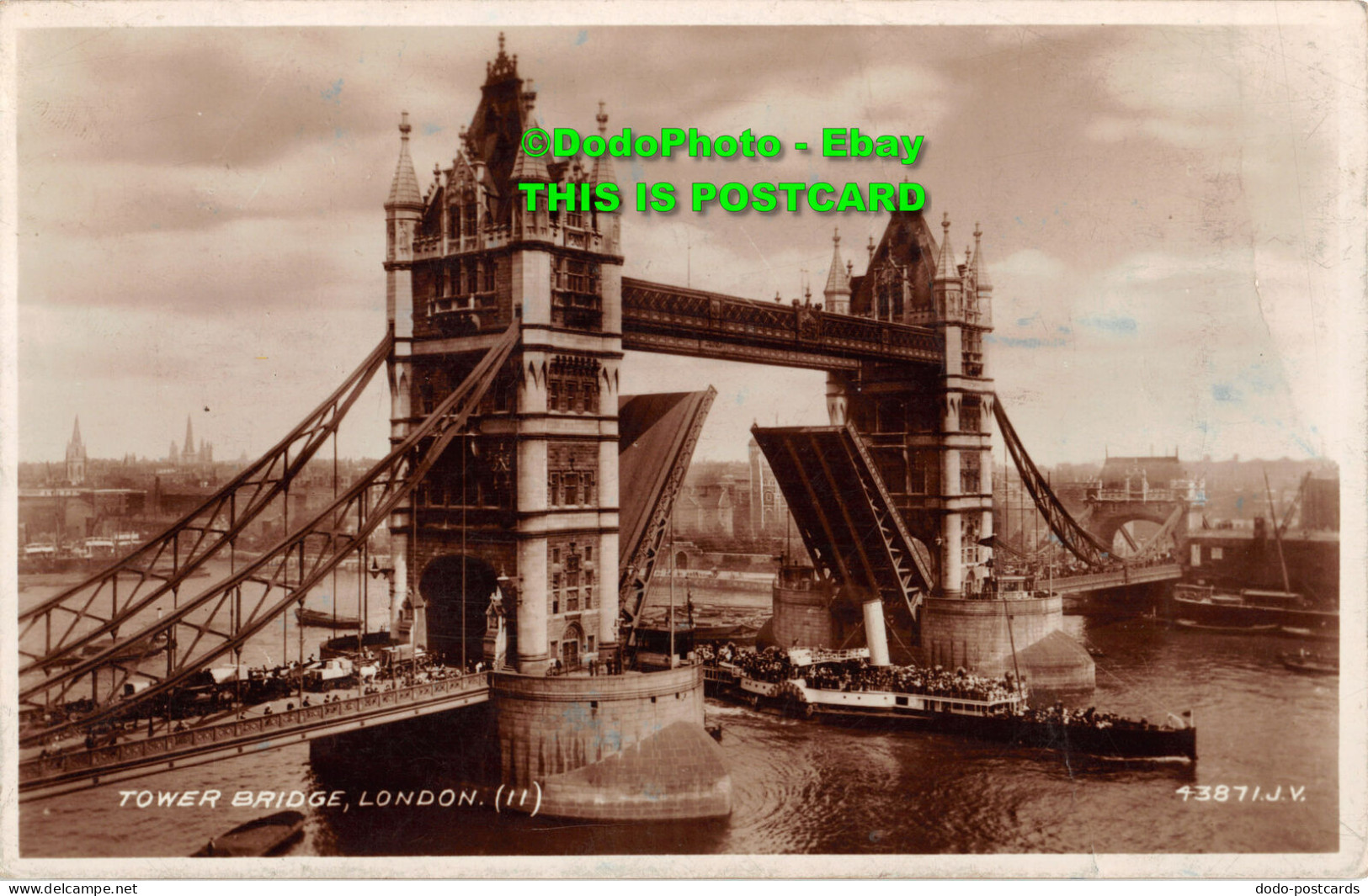 R358301 London. Tower Bridge. Valentine. RP. 1954 - Autres & Non Classés
