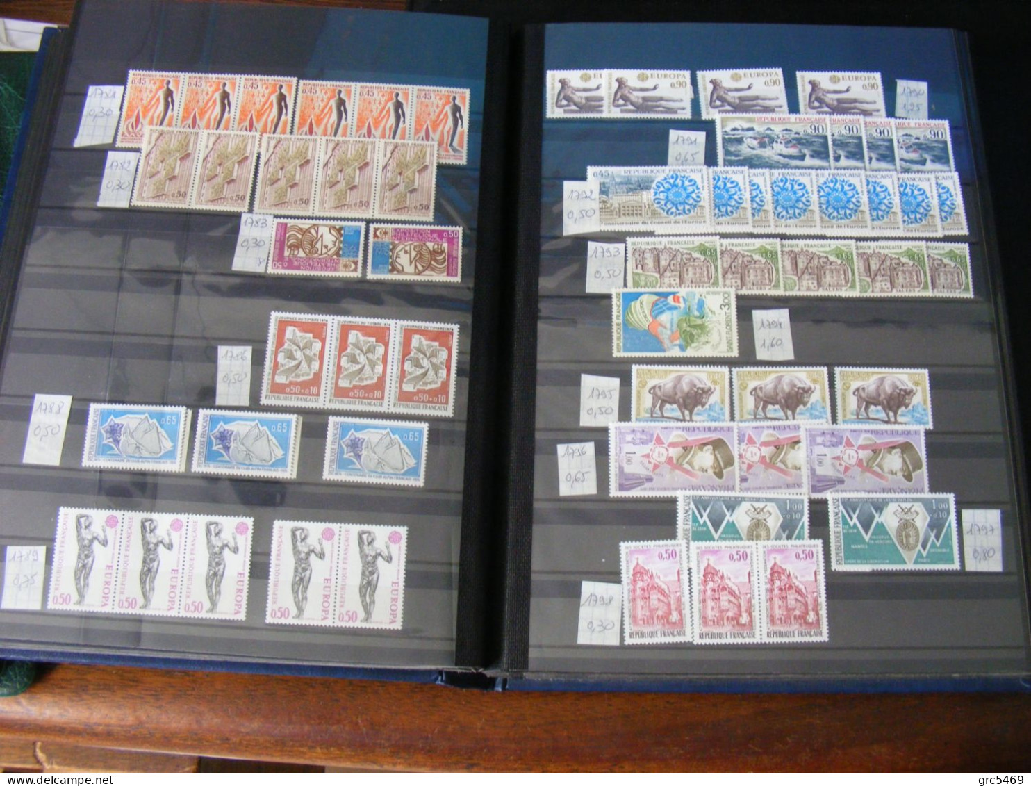 COLLECTION TIMBRES FRANCE NEUFS entre 1962 et 1981 dans 2 Classeurs 32 + 16 pages  Faciale = 168 + 120 = 288 euros !!