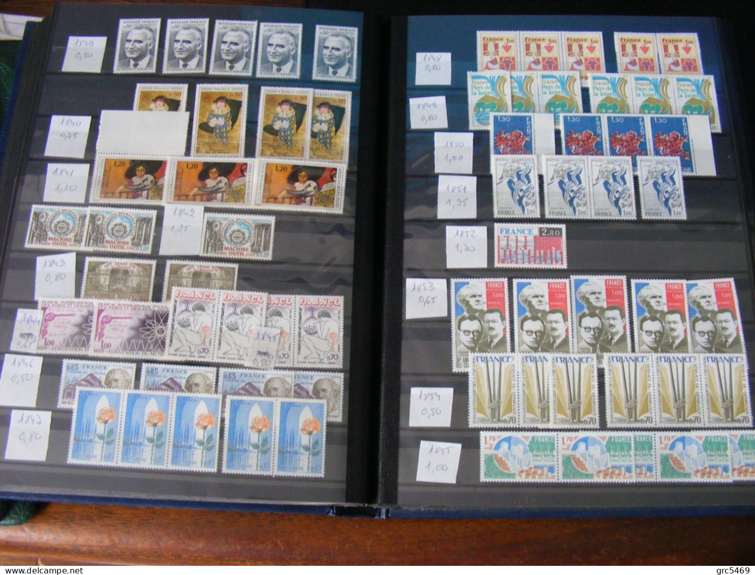 COLLECTION TIMBRES FRANCE NEUFS entre 1962 et 1981 dans 2 Classeurs 32 + 16 pages  Faciale = 168 + 120 = 288 euros !!