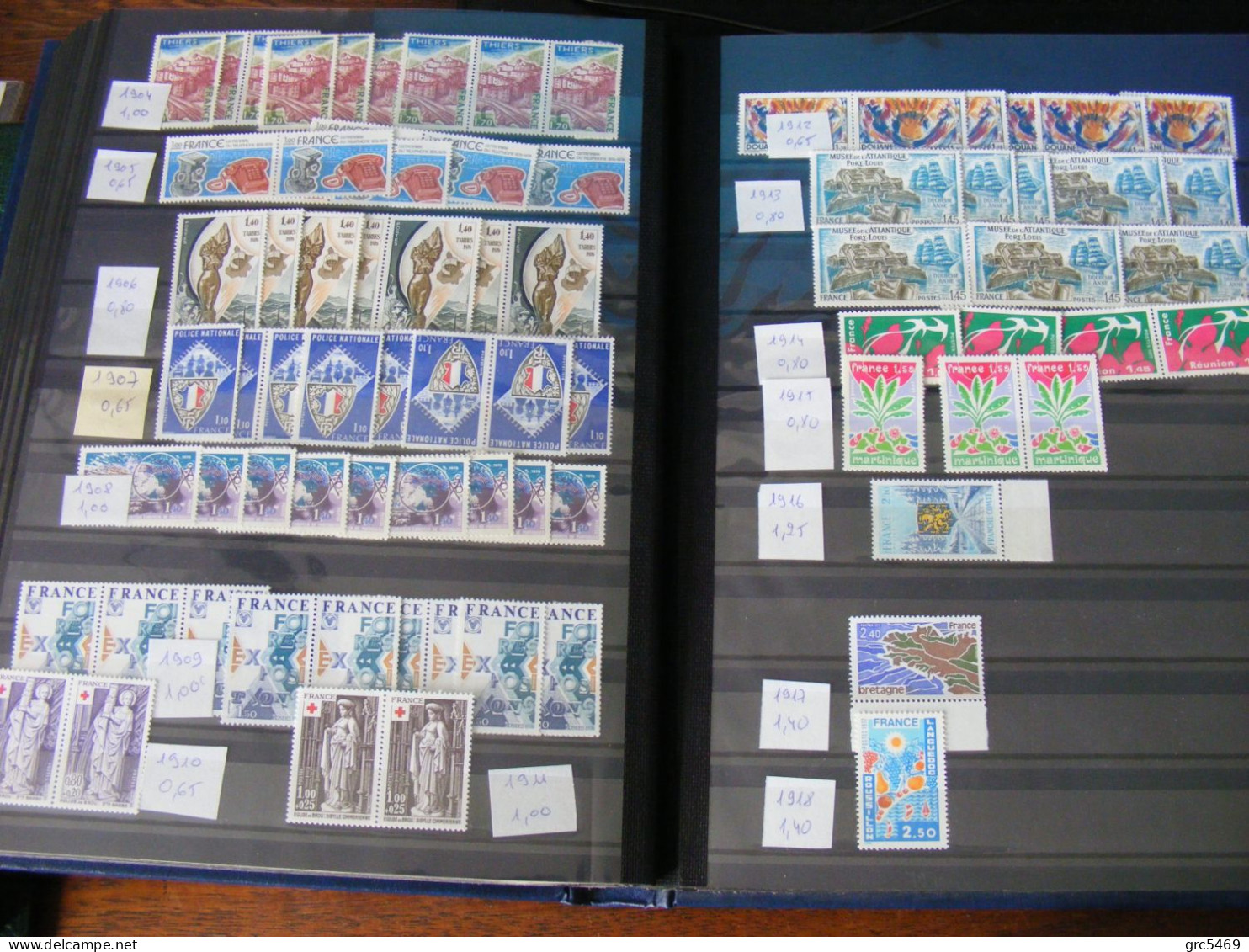 COLLECTION TIMBRES FRANCE NEUFS entre 1962 et 1981 dans 2 Classeurs 32 + 16 pages  Faciale = 168 + 120 = 288 euros !!