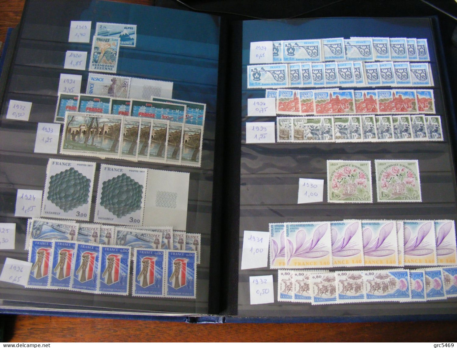 COLLECTION TIMBRES FRANCE NEUFS entre 1962 et 1981 dans 2 Classeurs 32 + 16 pages  Faciale = 168 + 120 = 288 euros !!