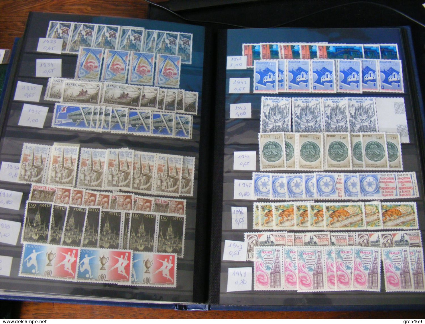 COLLECTION TIMBRES FRANCE NEUFS entre 1962 et 1981 dans 2 Classeurs 32 + 16 pages  Faciale = 168 + 120 = 288 euros !!