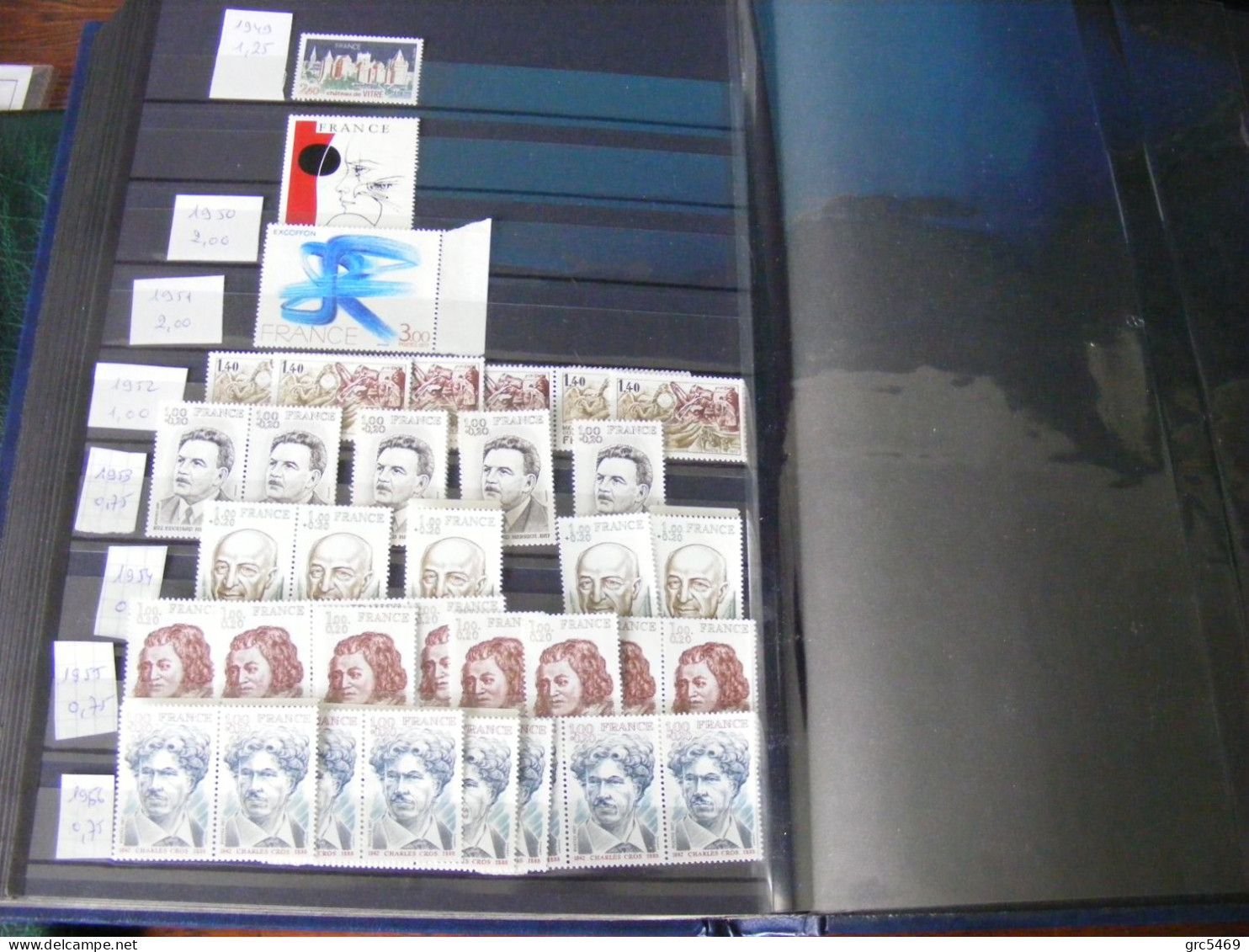 COLLECTION TIMBRES FRANCE NEUFS entre 1962 et 1981 dans 2 Classeurs 32 + 16 pages  Faciale = 168 + 120 = 288 euros !!