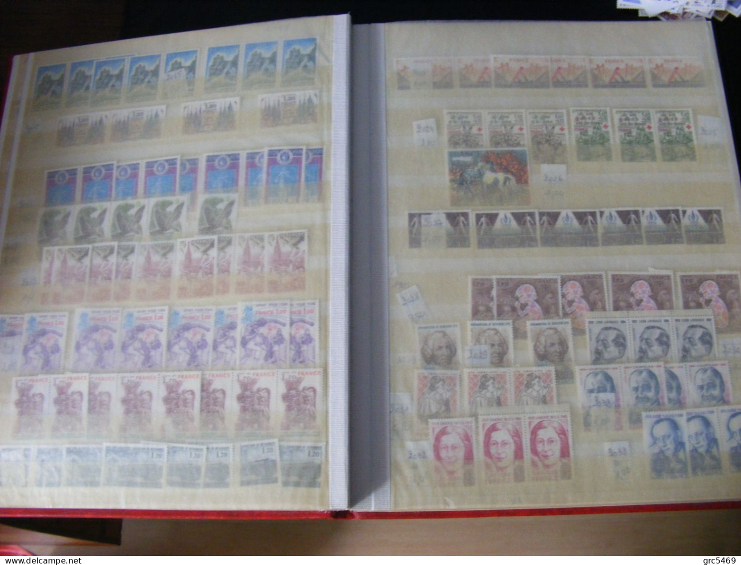 COLLECTION TIMBRES FRANCE NEUFS entre 1962 et 1981 dans 2 Classeurs 32 + 16 pages  Faciale = 168 + 120 = 288 euros !!