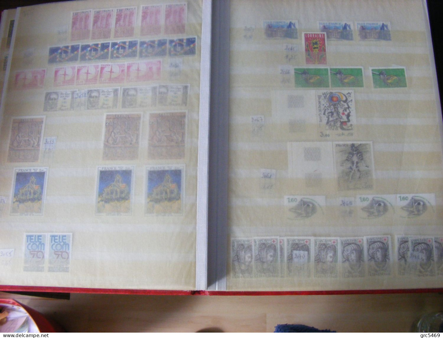 COLLECTION TIMBRES FRANCE NEUFS entre 1962 et 1981 dans 2 Classeurs 32 + 16 pages  Faciale = 168 + 120 = 288 euros !!