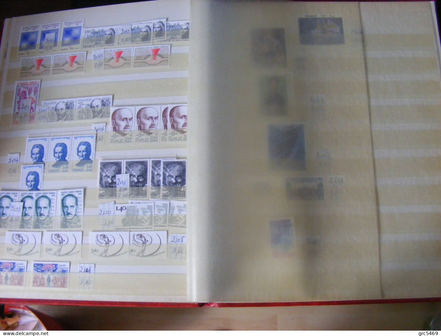 COLLECTION TIMBRES FRANCE NEUFS entre 1962 et 1981 dans 2 Classeurs 32 + 16 pages  Faciale = 168 + 120 = 288 euros !!