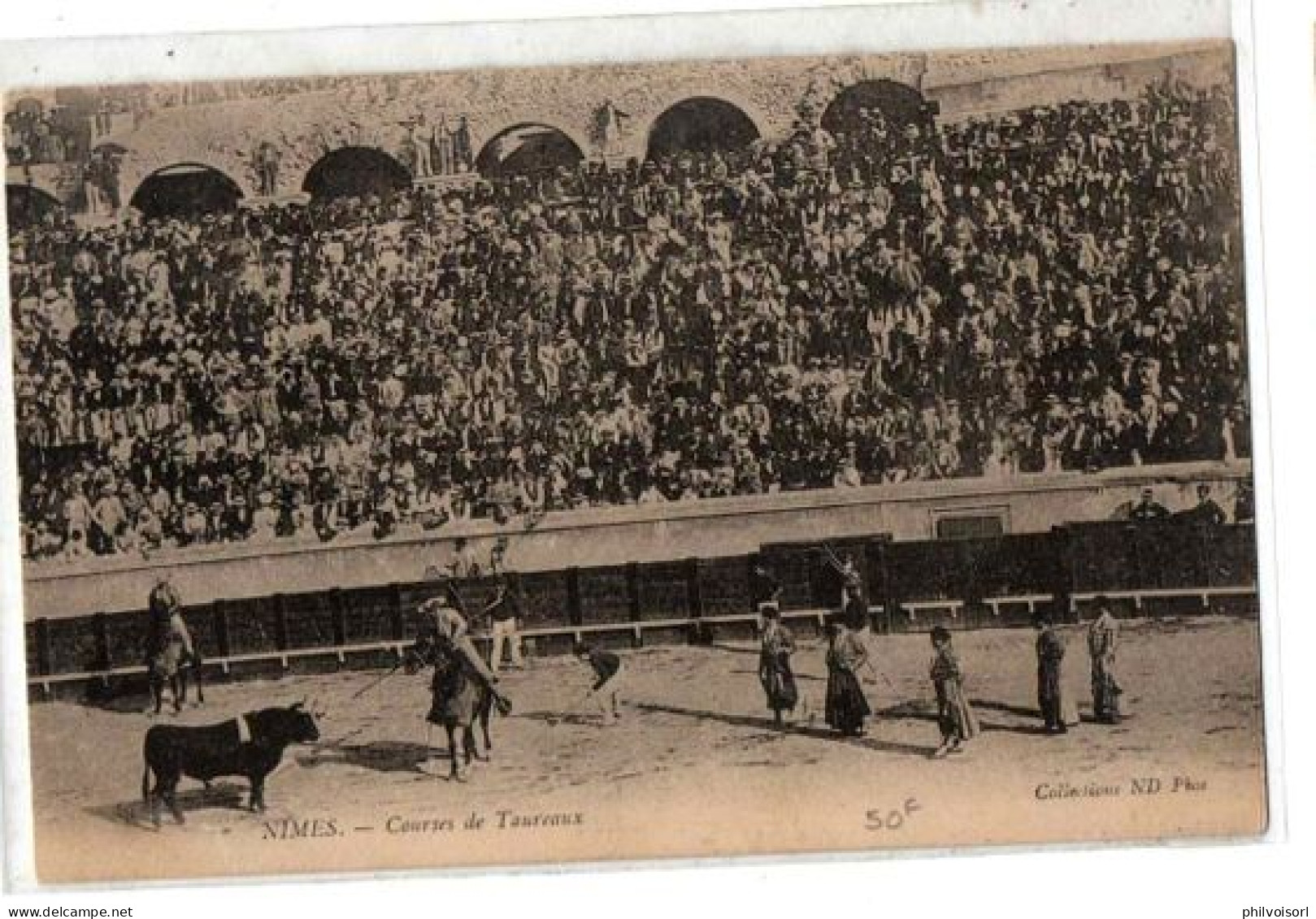 NIMES COURSES DE TAUREAUX TRES ANIMEE - Nîmes