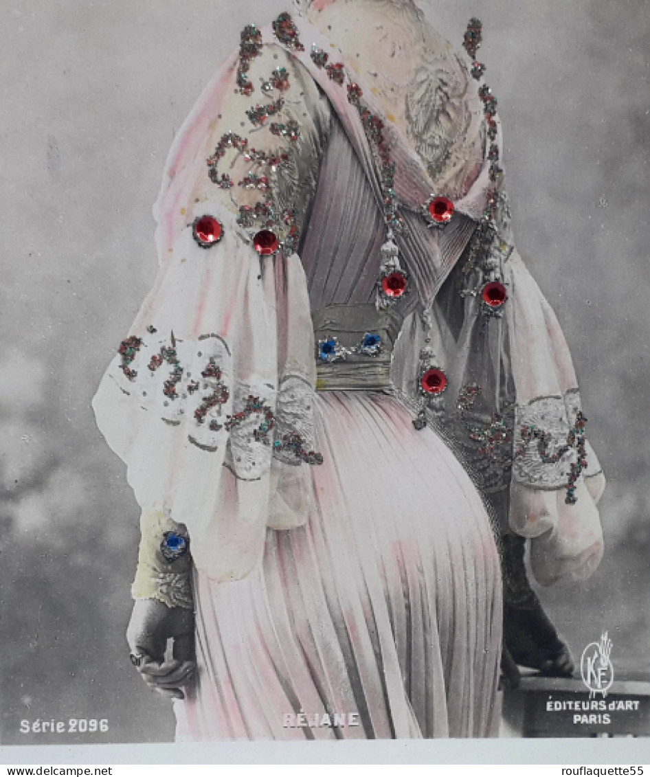 Ancienne Carte Postale, Photo-portrait De Réjane Avec Décor De Strass, Comédienne Reine De La Belle époque, 1856-1920 - Entertainers