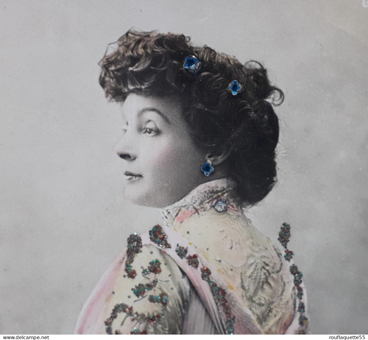 Ancienne Carte Postale, Photo-portrait De Réjane Avec Décor De Strass, Comédienne Reine De La Belle époque, 1856-1920 - Artistes