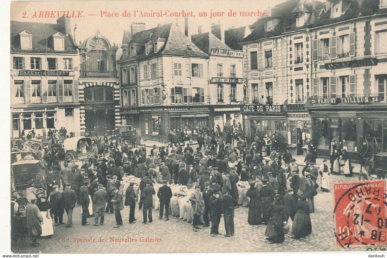 80 // ABBEVILLE   Place De L'amiral Courbet  UN JOUR DE MARCHE Edition Spéciale Nouvelles Galerites - Abbeville