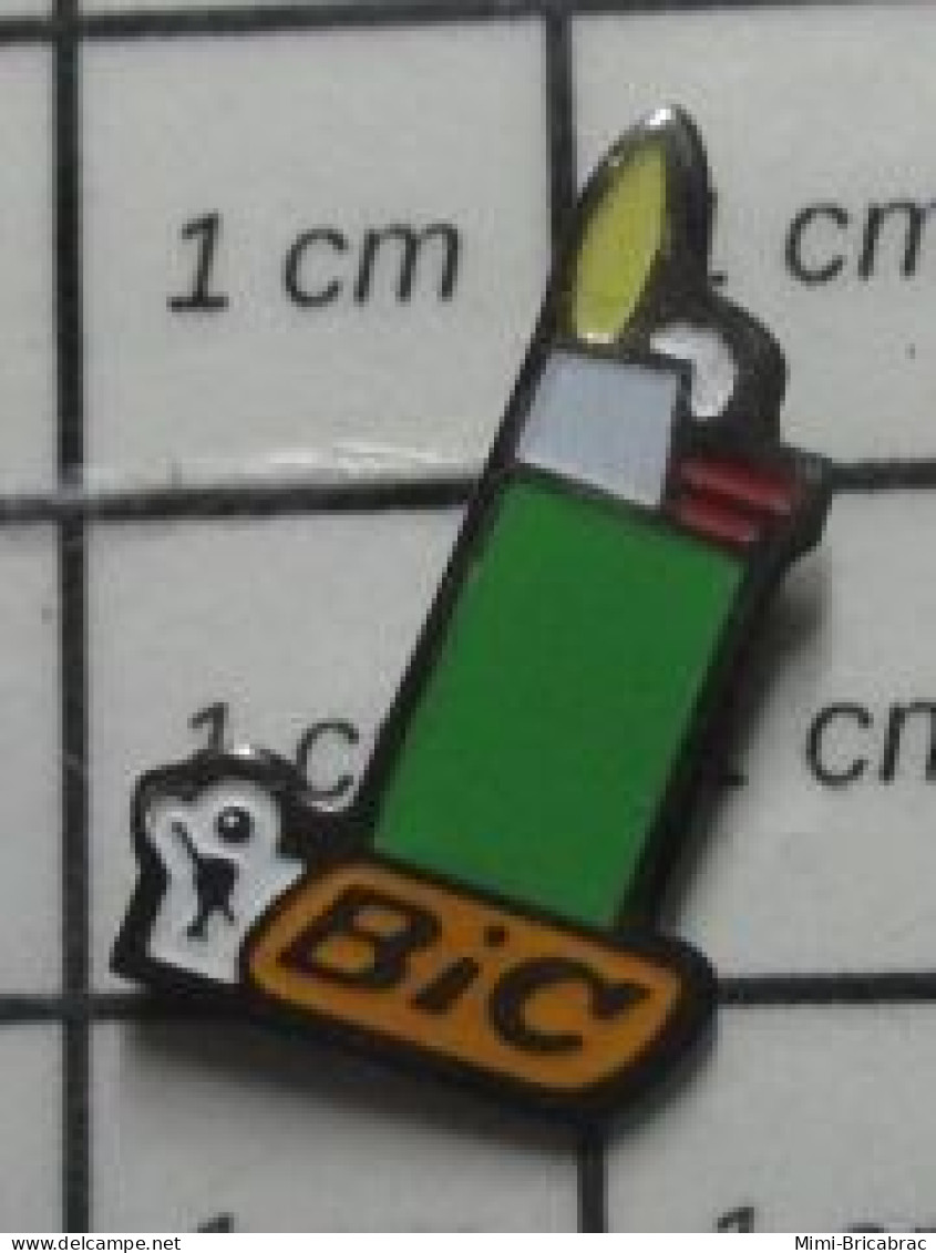 613c Pin's Pins / Beau Et Rare / MARQUES / BRIQUET JETABLE BIC Jetons Jetons Nos Gamins Paieront - Marcas Registradas