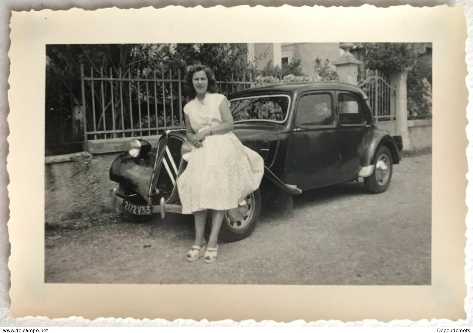 Photo Ancienne - Snapshot - Voiture Automobile - Traction CITROËN - Femme Mode Elégance - Automobile