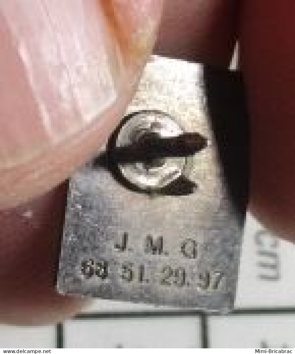 1818B Pin's Pins / Beau Et Rare / MARQUES / LA RONDE DE NUIT S.A. Flics Privés ? - Marcas Registradas