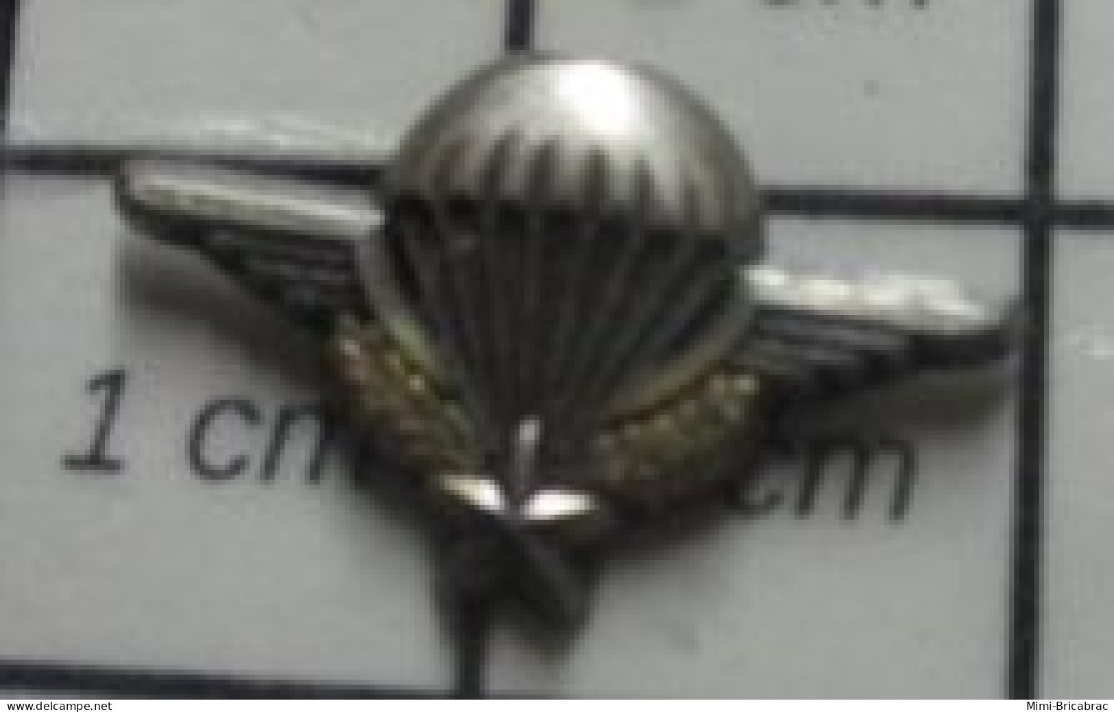 1818B Pin's Pins / Beau Et Rare / MILITARIA / Mini Pin's BREVET PARA PARACHUTE - Militares
