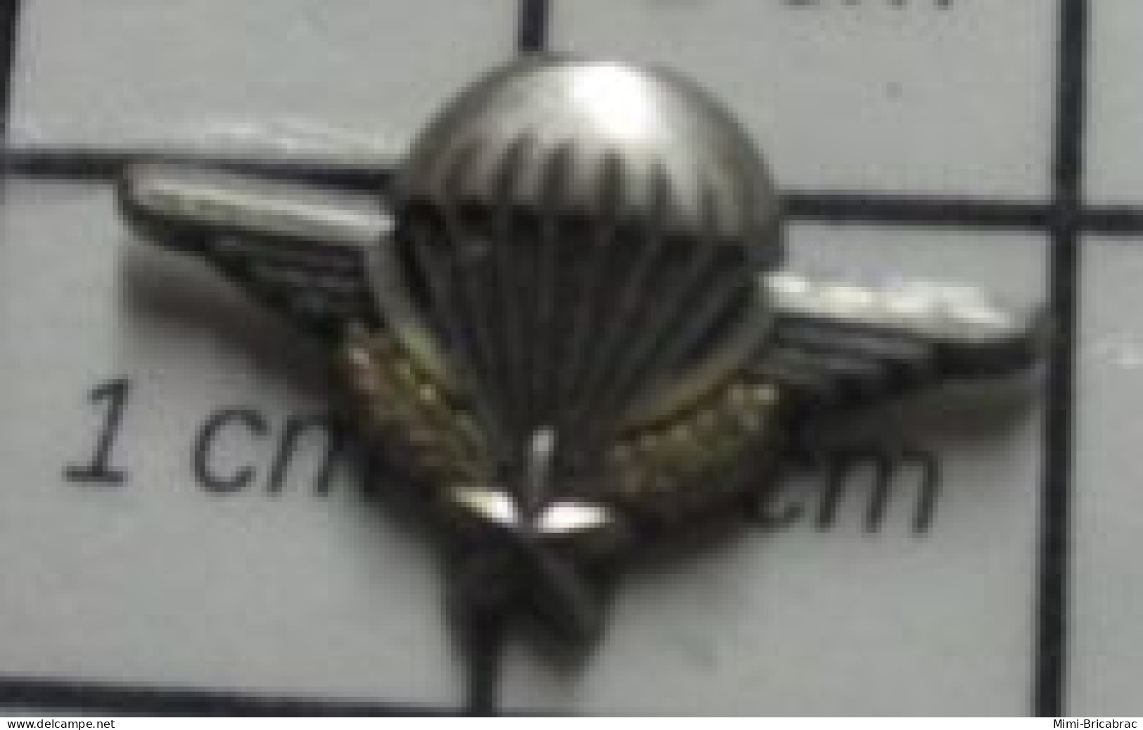 1818B Pin's Pins / Beau Et Rare / MILITARIA / Mini Pin's BREVET PARA PARACHUTE - Militair & Leger