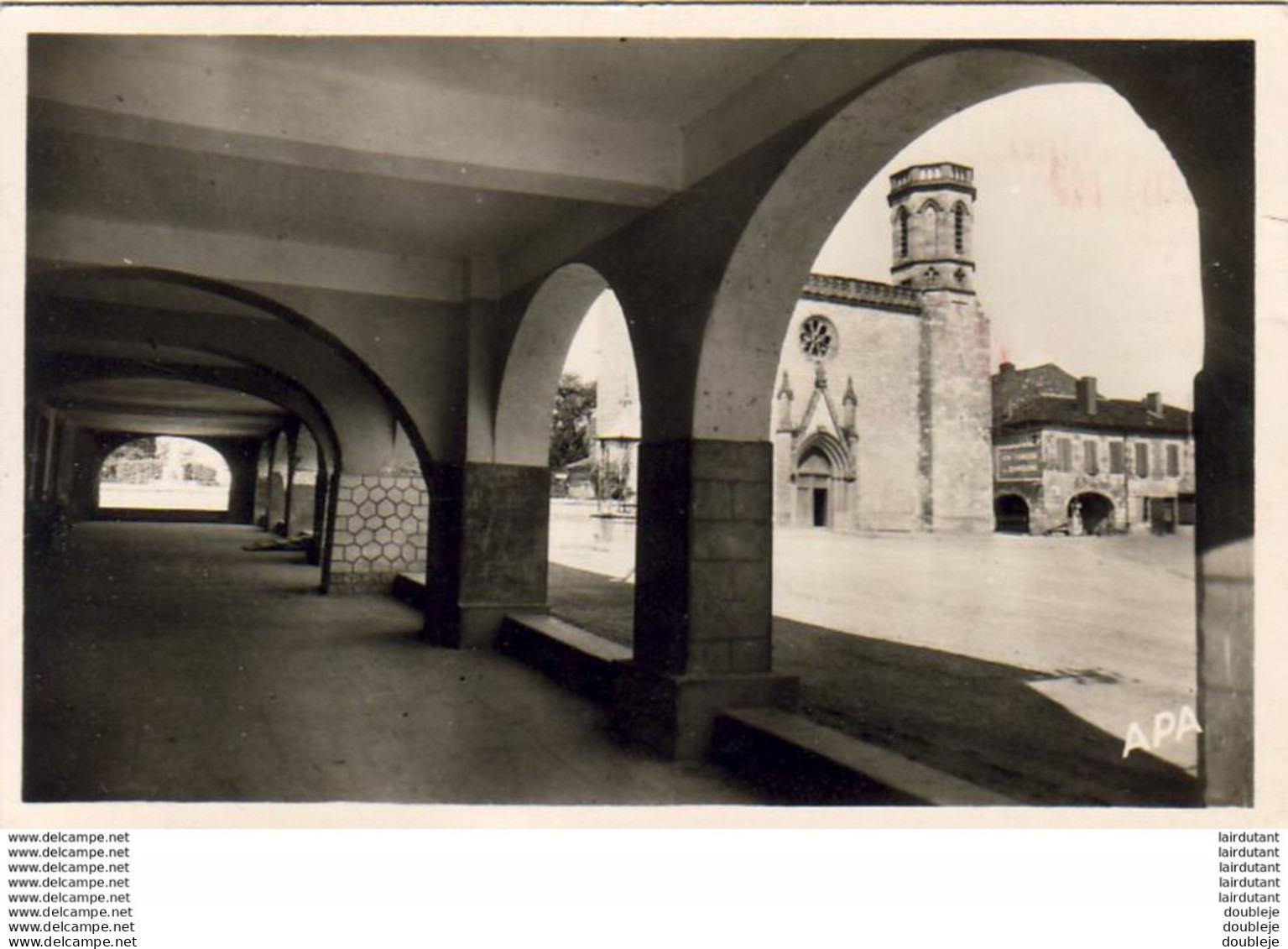 D32  VALENCE- SUR- BAISE  La Place, Les Arceaux  ..... - Sonstige & Ohne Zuordnung