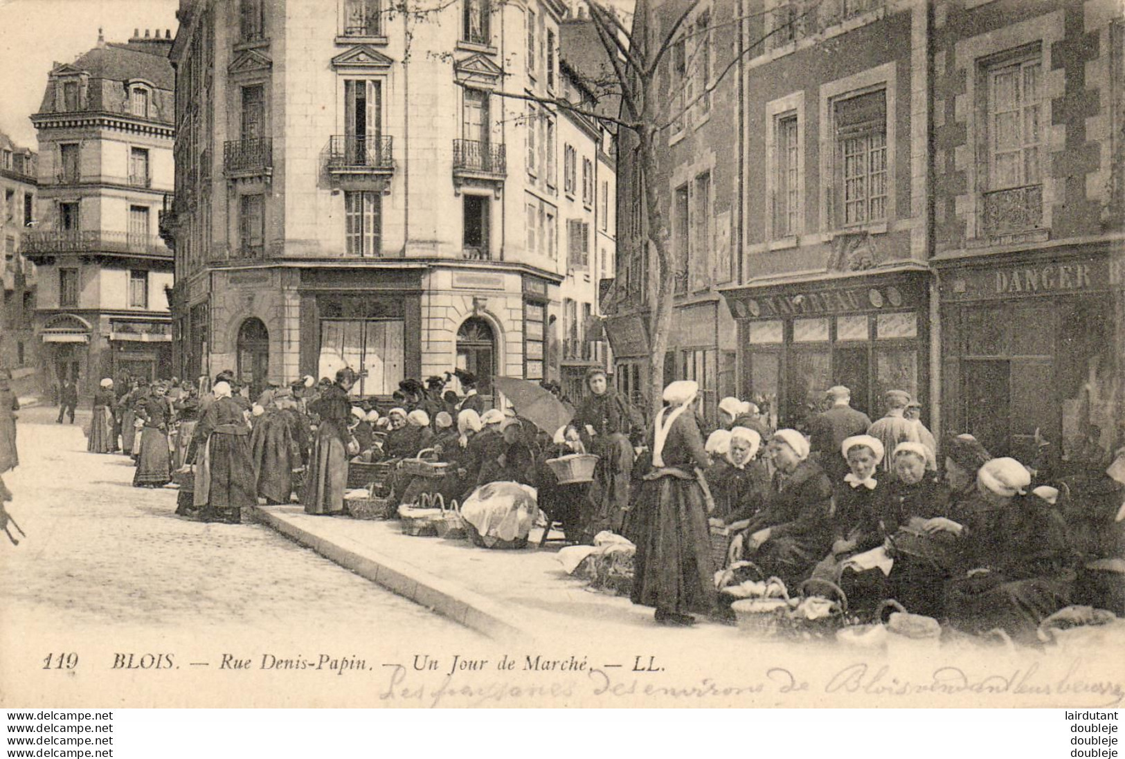 D41  BLOIS  Rue Denis Papin  Un Jour De Marché - Blois