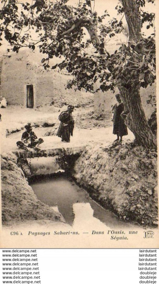 ALGERIE  SCENES ET TYPES  Dans L'Oasis, Une Rue Séguia  ..... ( Ref FF1842 ) - Plaatsen