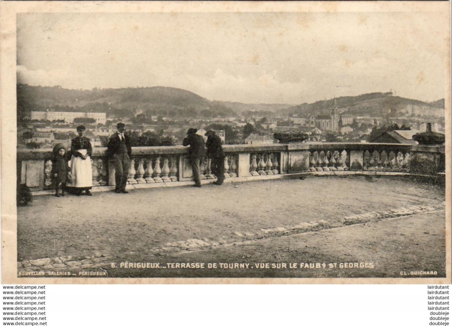 D24  PERIGUEUX   Terrasse De Tourny - Vue Sur Le Faubourg St Georges - Périgueux