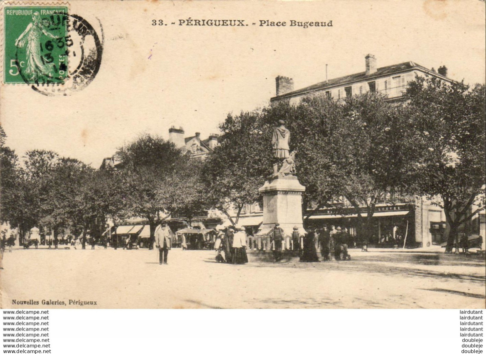 D24  PERIGUEUX    Place Bugeaud - Périgueux