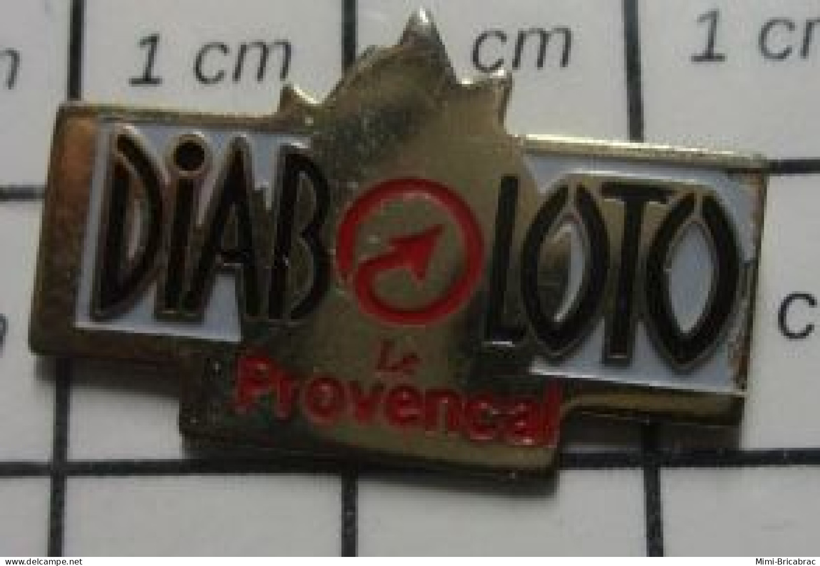 1818B Pin's Pins / Beau Et Rare / MEDIAS / JOURNAL LE PROVENCAL JEU LE DIABOLOTO - Medios De Comunicación