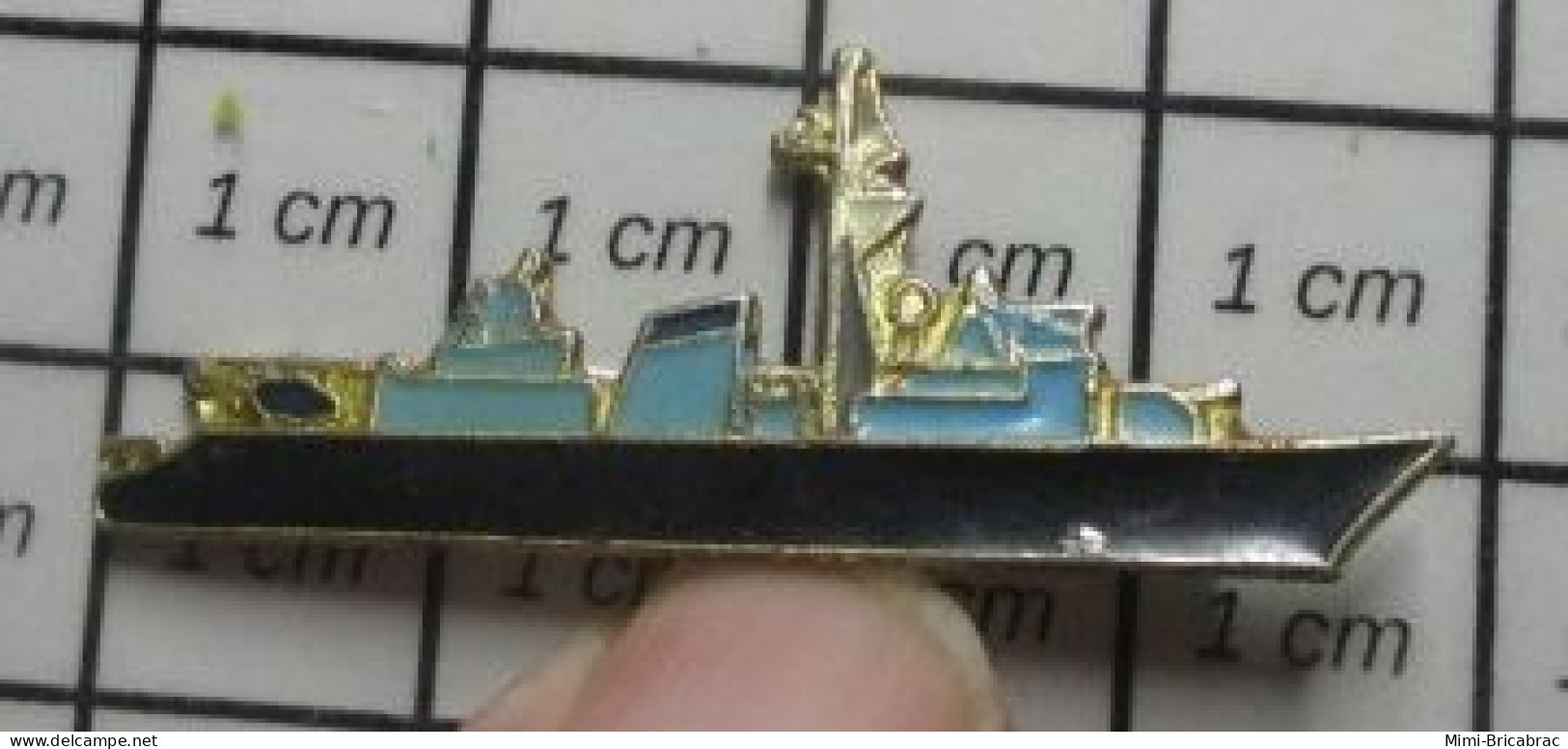 1818B  Pin's Pins / Beau Et Rare / BATEAUX / PETIT NAVIRE DE GUERRE ? NOIR ET BLEU - Barcos