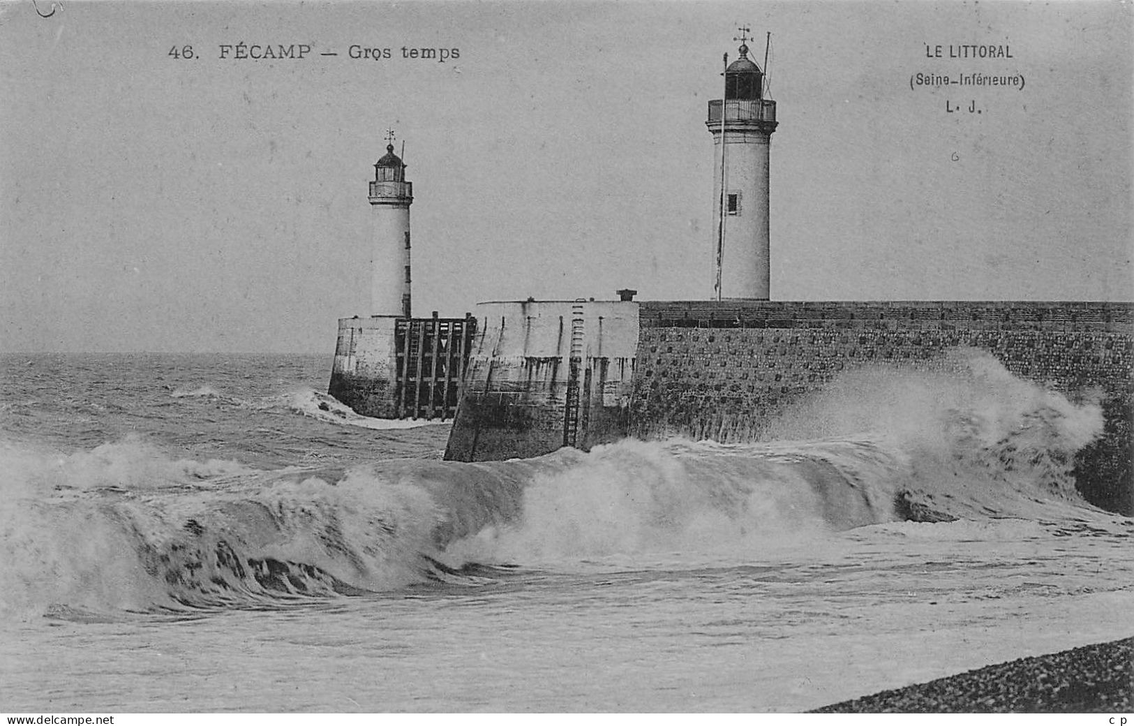 Fecamp -   Gros Temps - Phare -  CPA °J - Fécamp