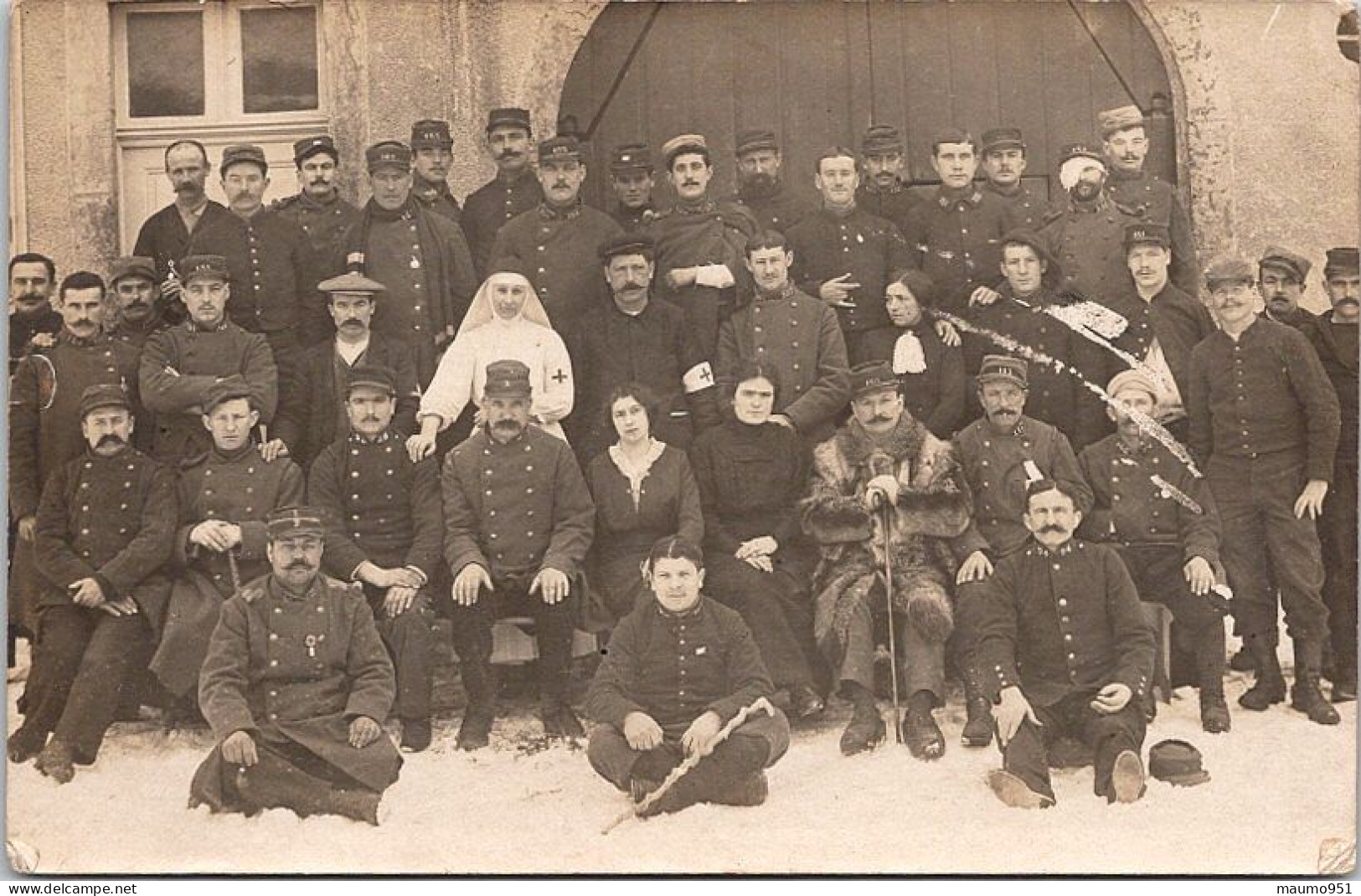 CARTE PHOTO MILITARIA  - Groupe De Soldats En Convalescences Et Infirmières - Altri & Non Classificati