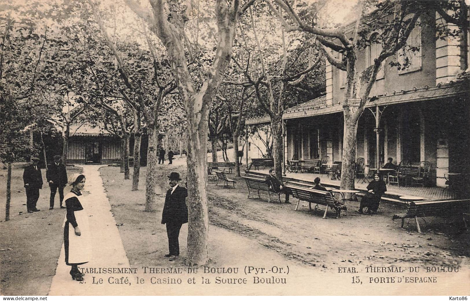 Le Boulou * Place * Le Casino , Le Café Et La Source Boulou - Andere & Zonder Classificatie