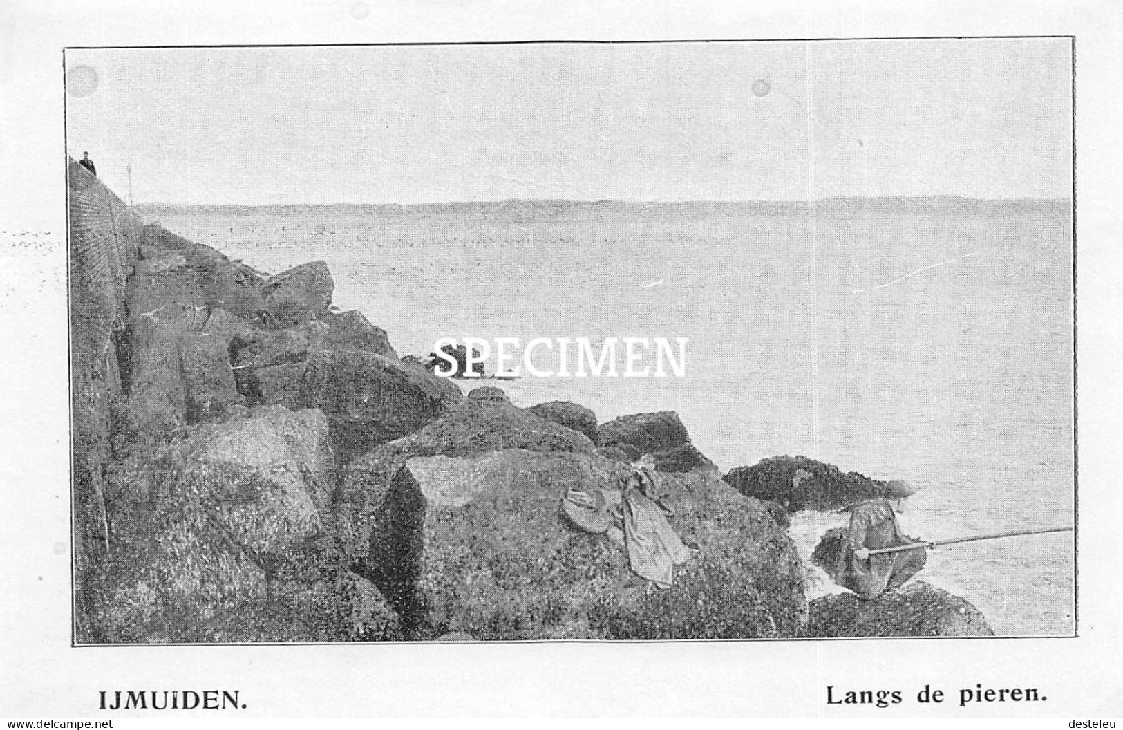 Prent - Langs De Pieren - IJmuiden   - 8.5x12.5 Cm - IJmuiden