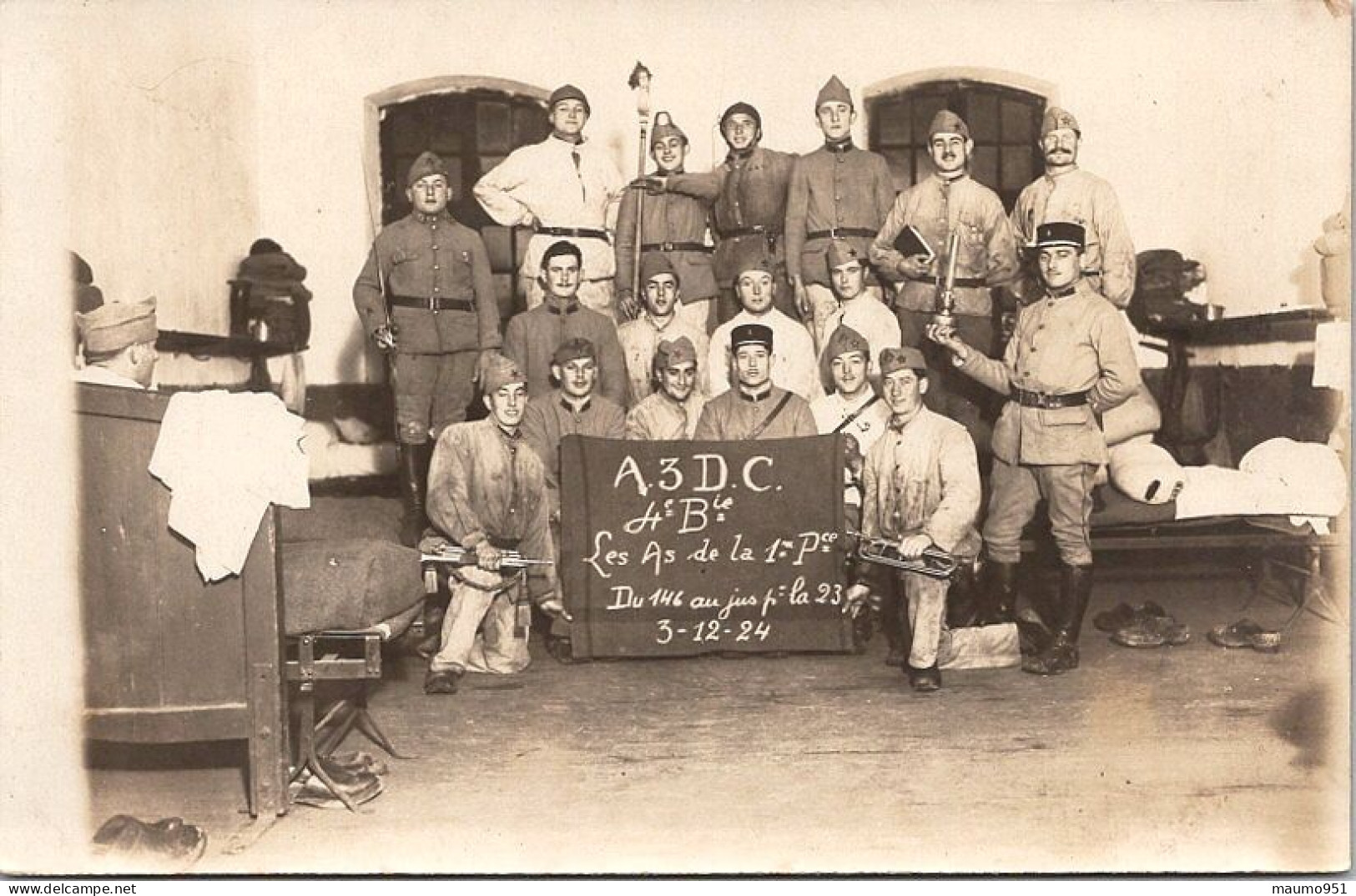 CARTE PHOTO MILITARIA  - Groupe De Soldats . A.3.d.c  Le As De La 1er P Du 146 Au Jus Le 3.12.24 - Andere & Zonder Classificatie