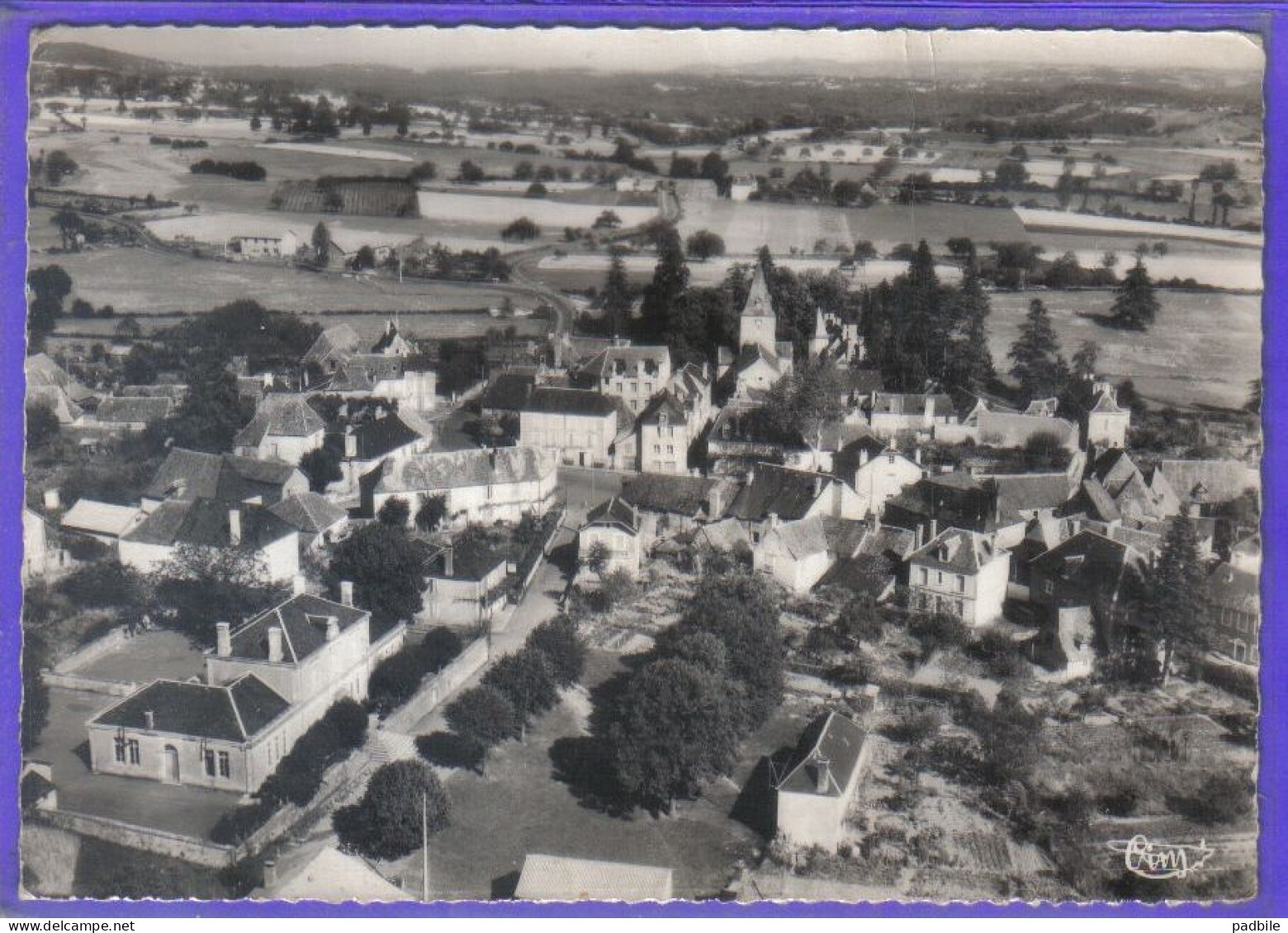 Carte Postale 24. Génis  Vue D'avion  Très Beau Plan - Andere & Zonder Classificatie