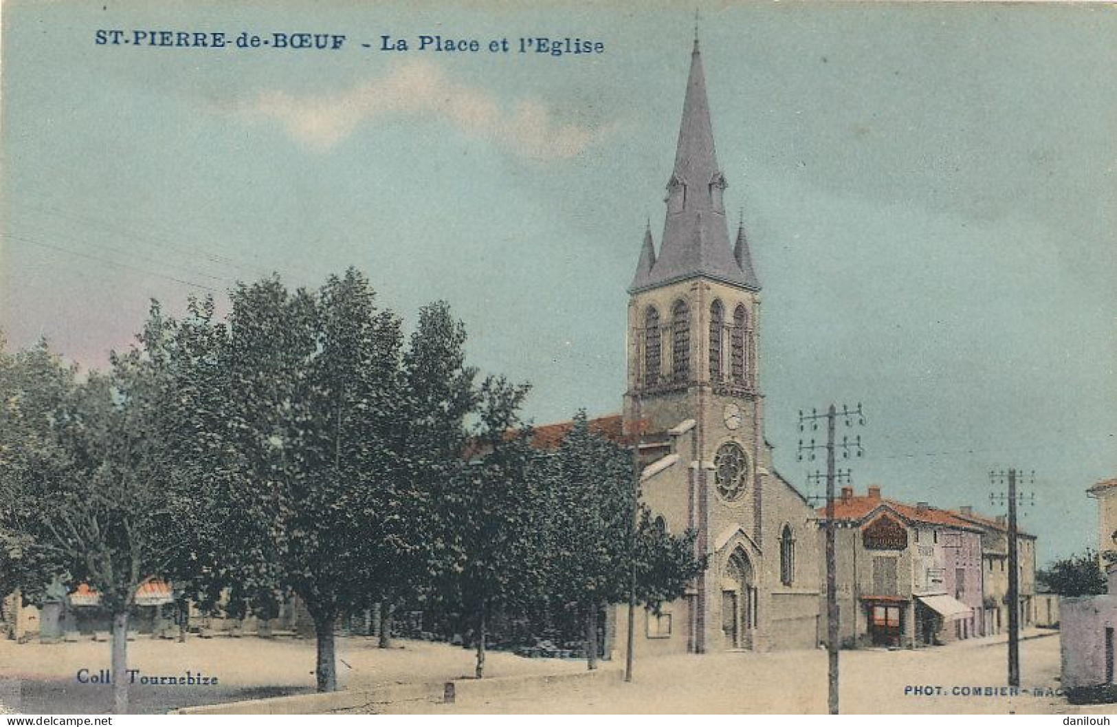 42 // SAINT PIERRE DE BOEUF  La Place De L'église    Colorisée - Autres & Non Classés