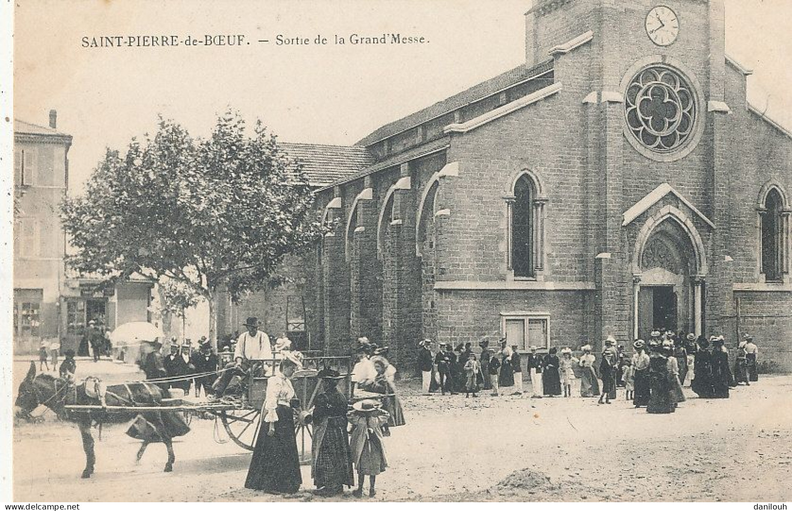 42 // SAINT PIERRE DE BOEUF  Sortie De La Grand Messe     ANIMEE - Sonstige & Ohne Zuordnung