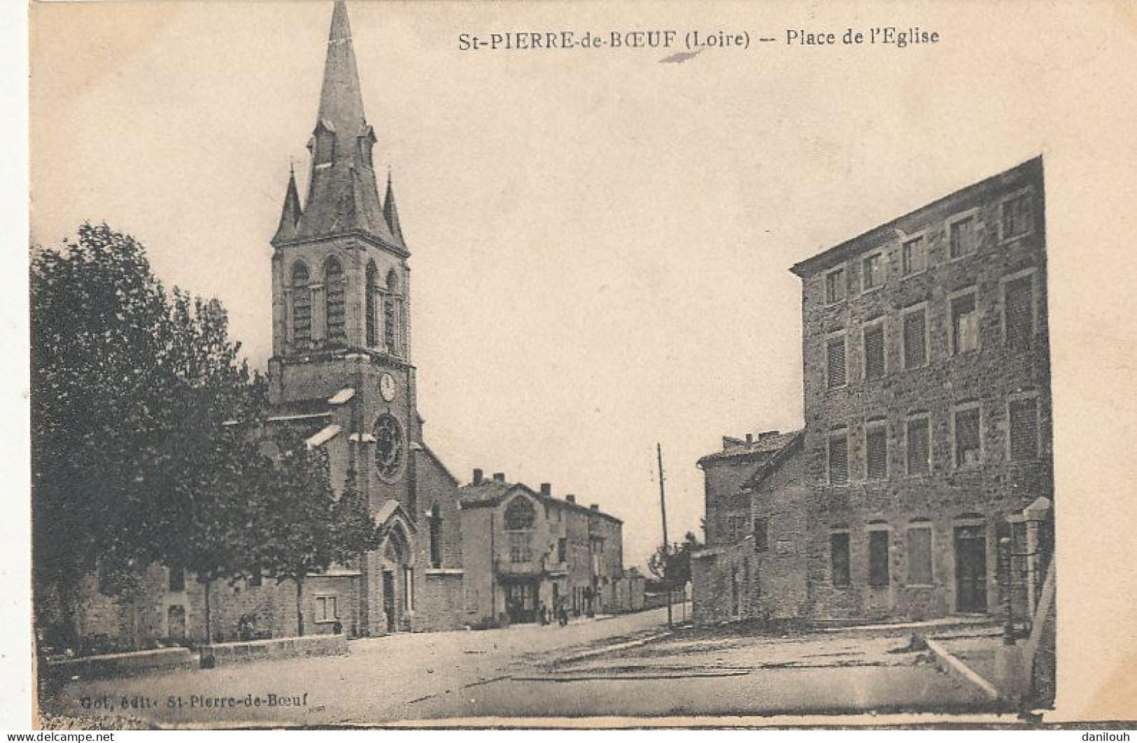 42 // SAINT PIERRE DE BOEUF   Place De L'église - Autres & Non Classés