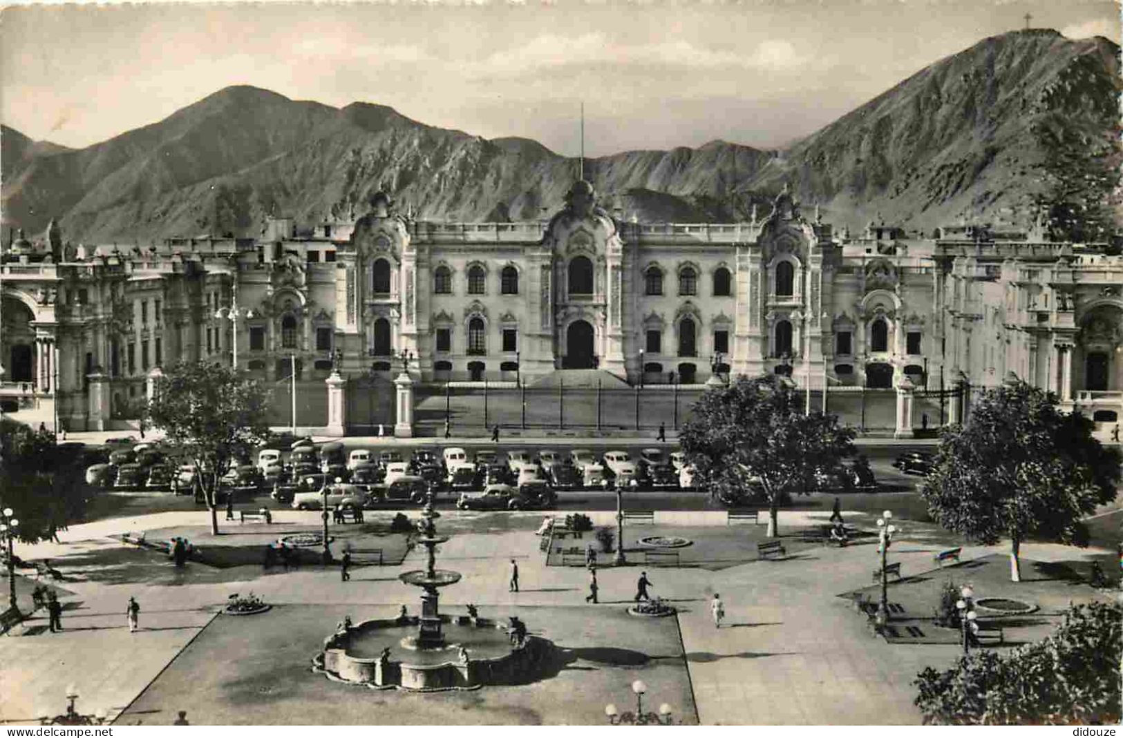 Pérou - Lima - Plaza De Armas Y El Palacio Del Gobierno - Automobiles - Carte Dentelée - CPSM Format CPA - Voir Scans Re - Peru